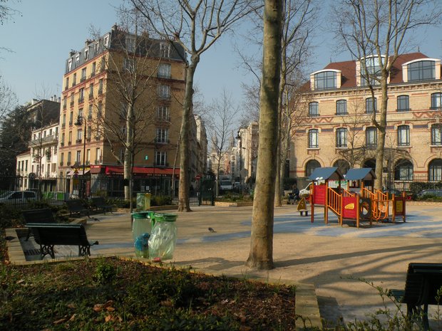  square avec jeux d'enfants, Place de l'Abbé Georges Hénocque